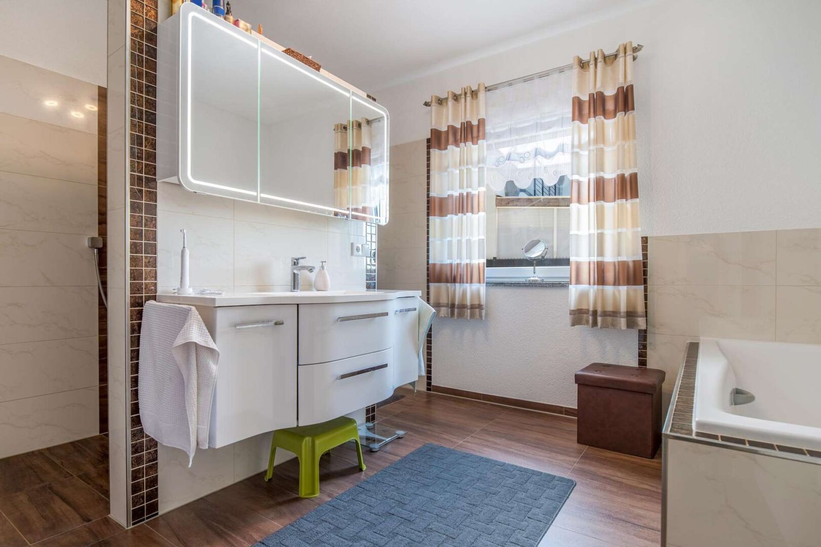 modernes Badezimmer