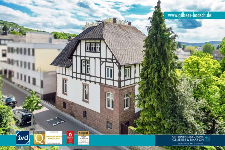 Romantische Stadtvilla mit parkähnlichem Garten