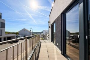 Balkon mit Blick ins Tal