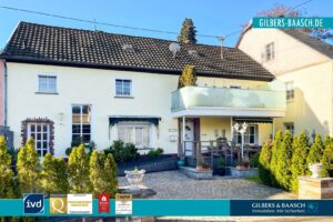 Schönes 1-2 Familienhaus in naturnaher Lage