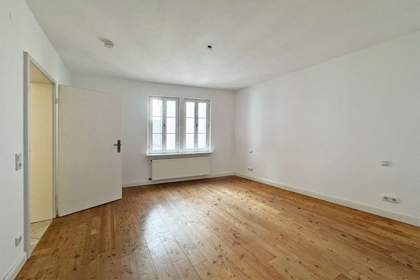 großes Schlafzimmer Wohnung 1.OG