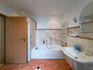 Wohnung 2. OG - Badezimmer