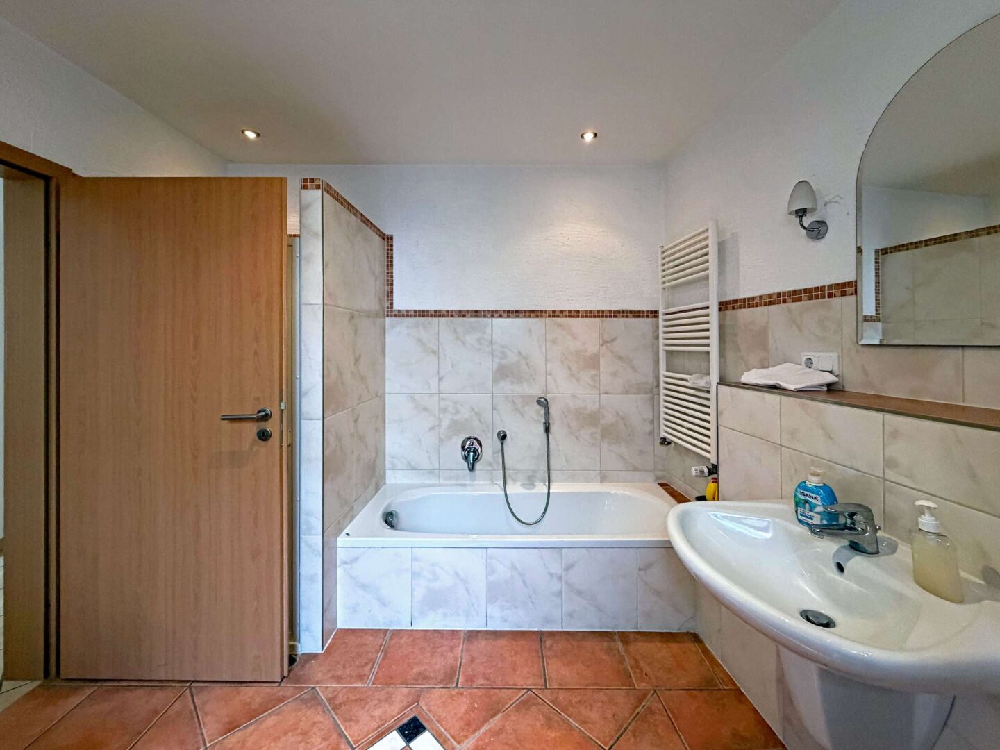 Wohnung 2. OG - Badezimmer