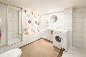Badezimmer Wohnung 1.OG rechts