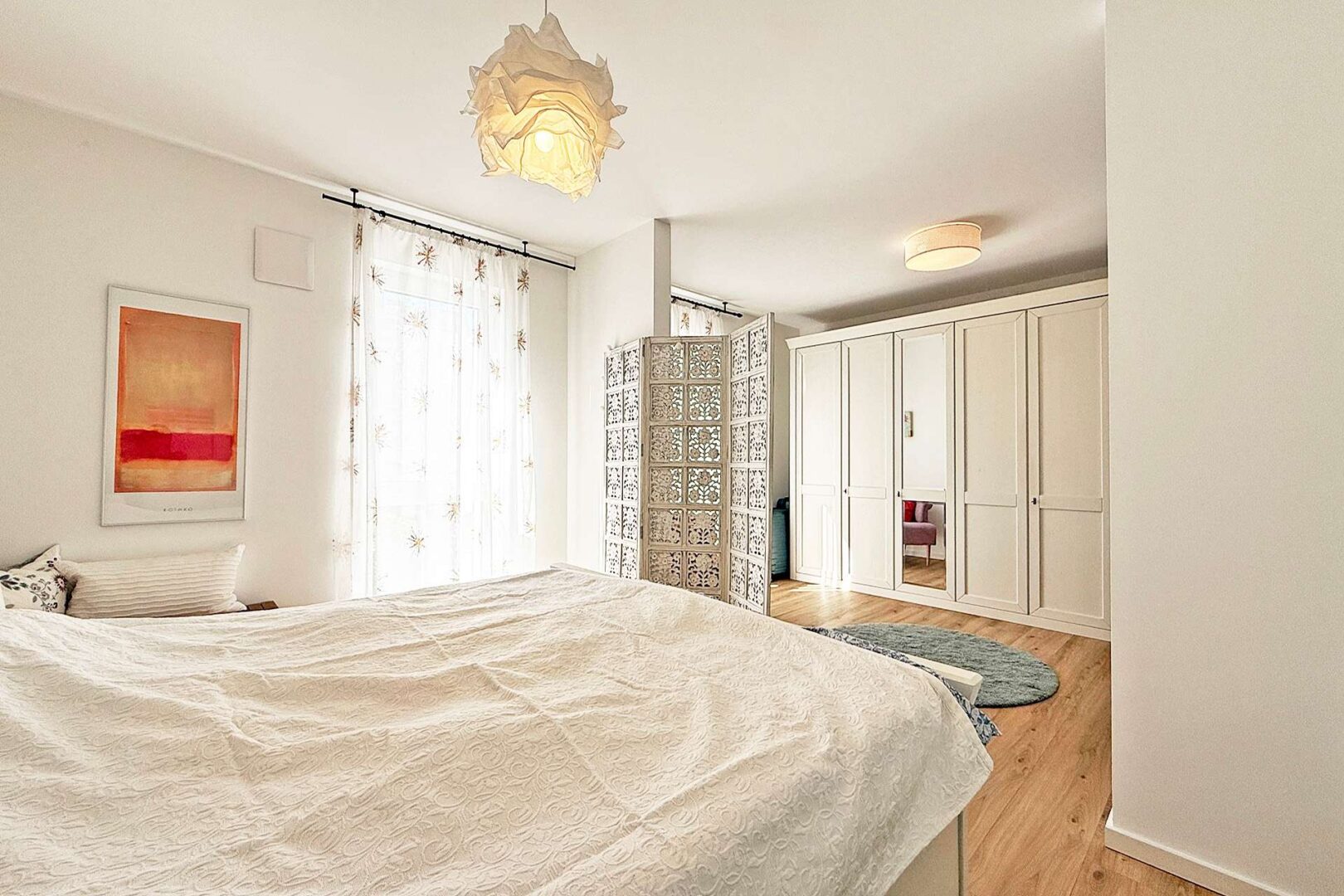 Großzügiges Schlafzimmer mit Ankleide