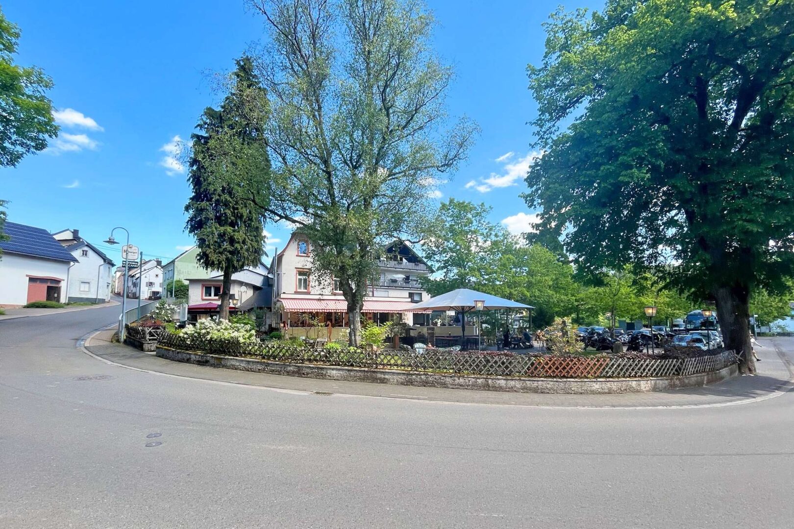 Blick von der Straße