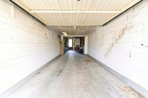 Garage mit Zugang zum Garten