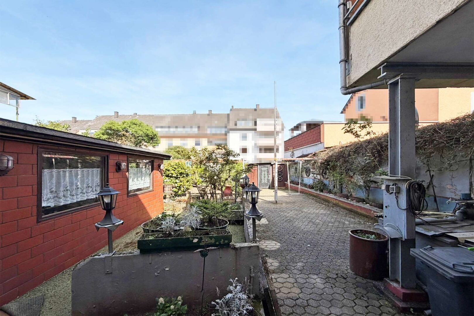 Hinterhof mit Garten