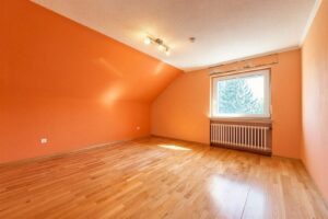 großes Kinderzimmer im DG
