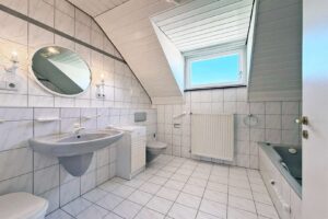 Badezimmer im DG
