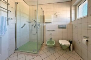 Dusche im EG Badezimmer
