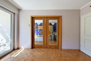 Schiebetür zwischen Wohn- und Esszimmer
