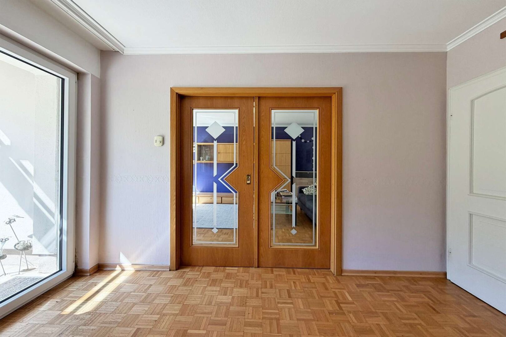 Schiebetür zwischen Wohn- und Esszimmer