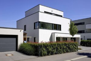 kubistischer Stil mit Staffelgeschoss (Bsp.: Kundenprojekt)