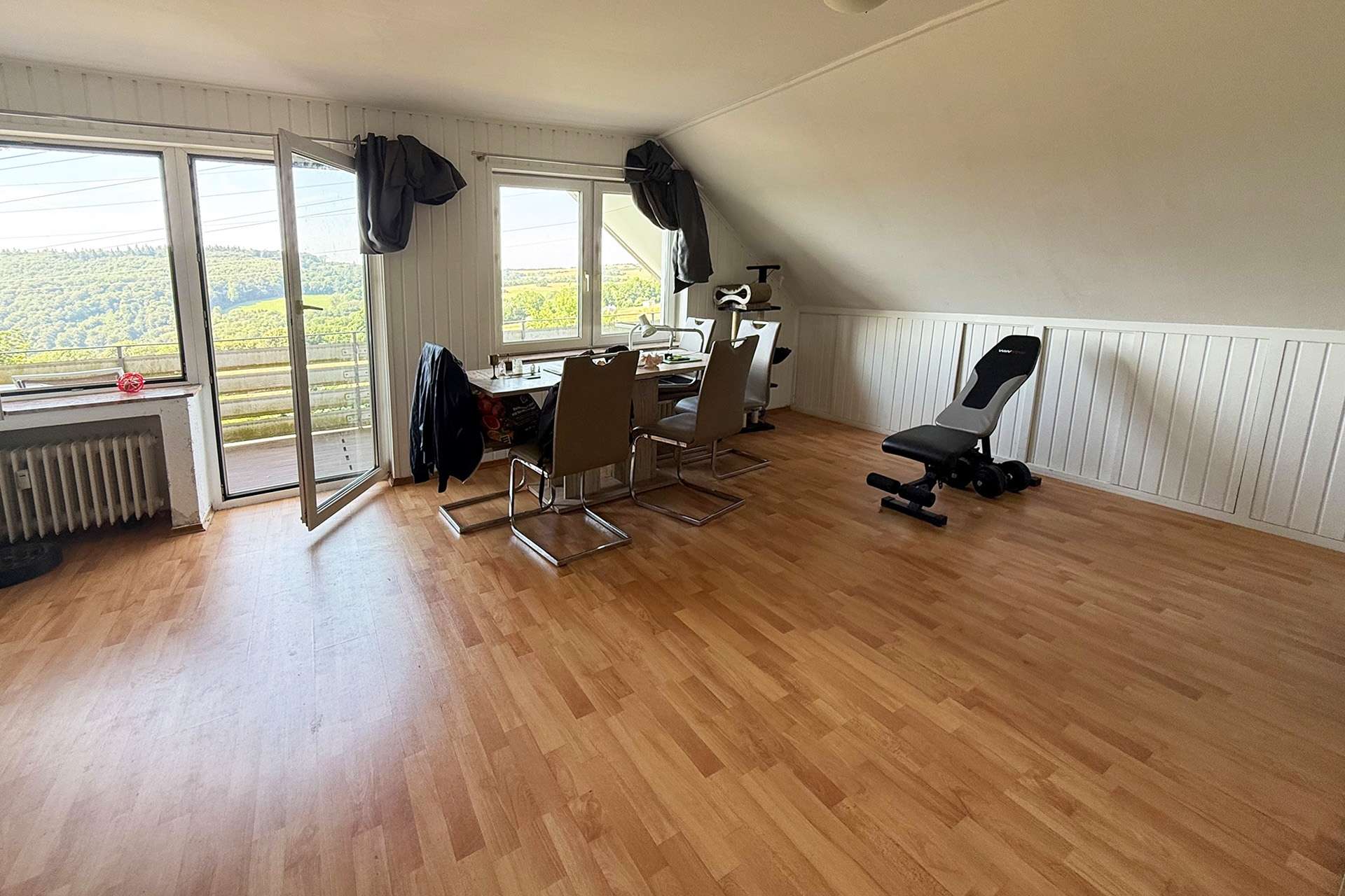 Wohnzimmer mit Essecke