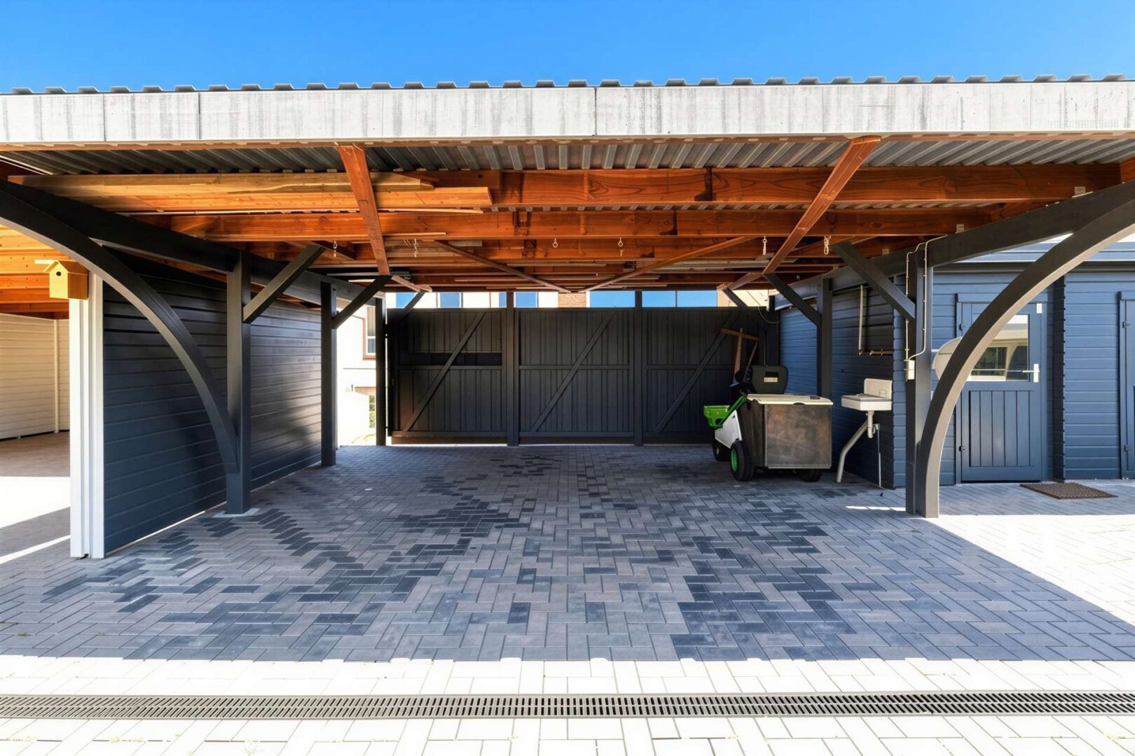 großes Doppelcarport