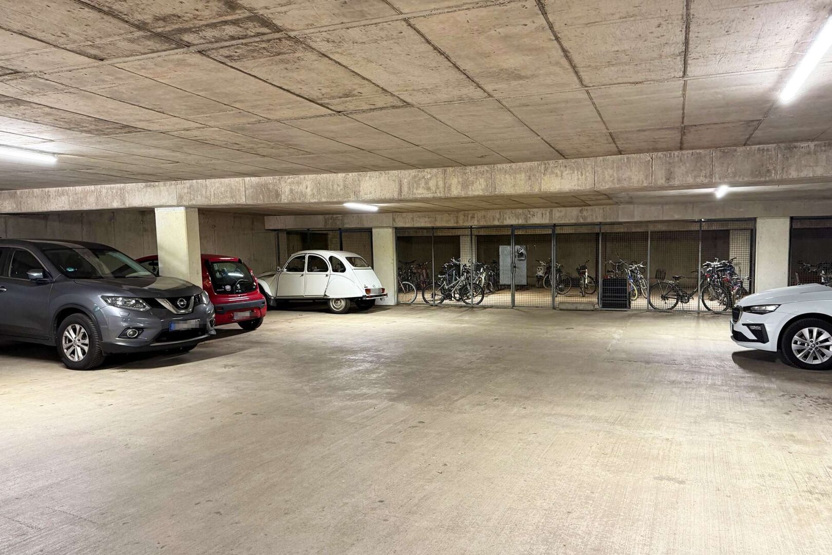 Tiefgarage mit Fahrräderabstellplatz
