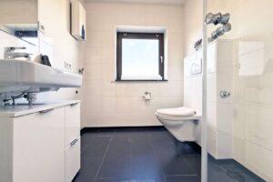 Tageslichtbad mit Dusche