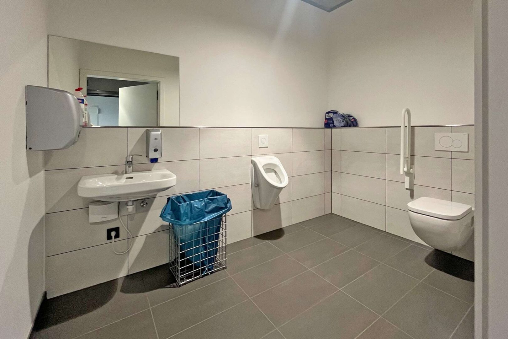 Behindertengerechte Toilettenanlage