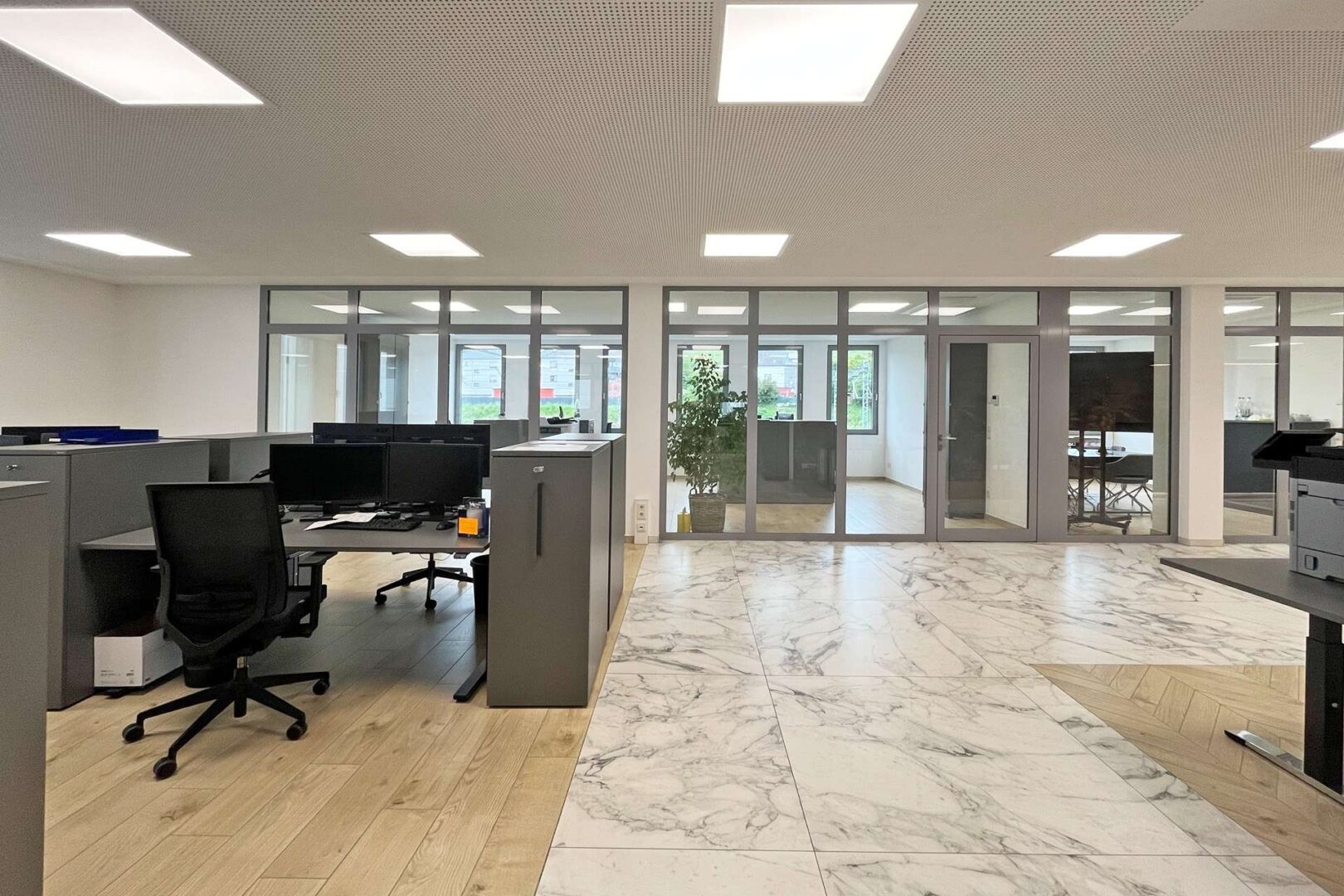 Helle Büroflächen mit flexiblen Nutzungsmöglichkeiten