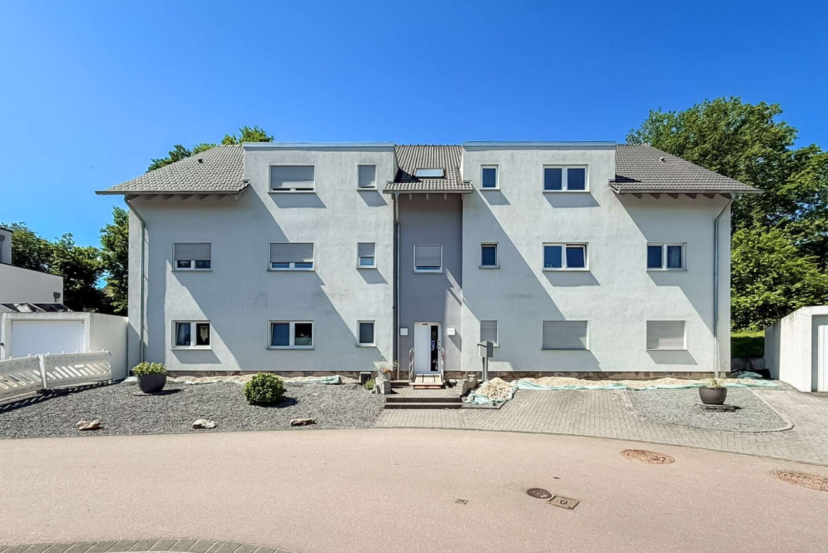 Vorderseite Gebäude