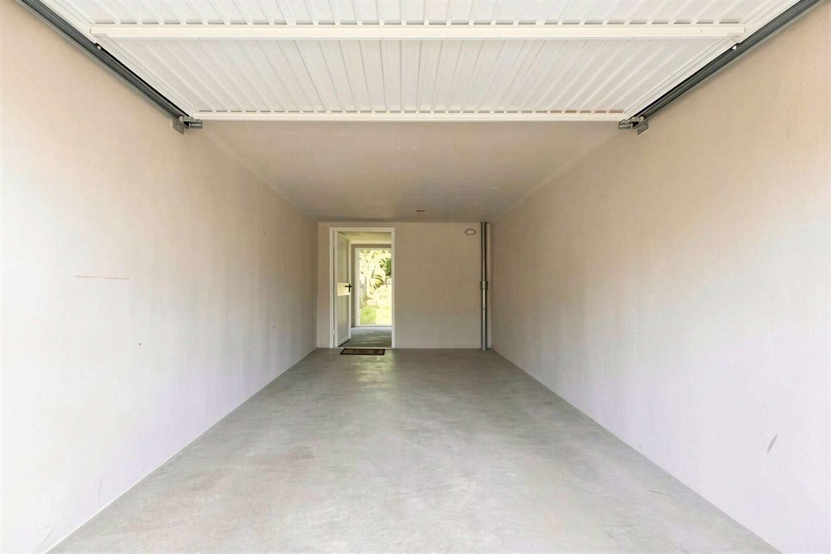 Garage mit Lagerraum