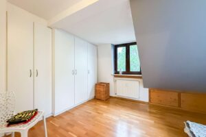 Schlafzimmer DG