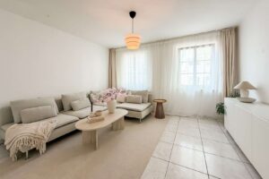 Wohnzimmer oder Schlafzimmer EG