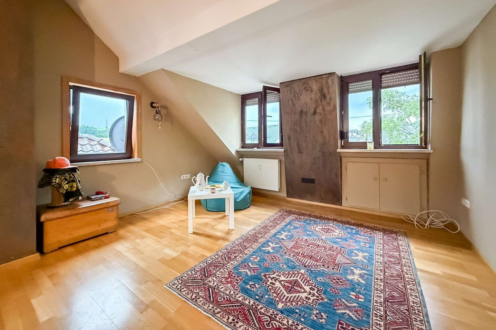 Wohnzimmer oder weiteres Schlafzimmer DG