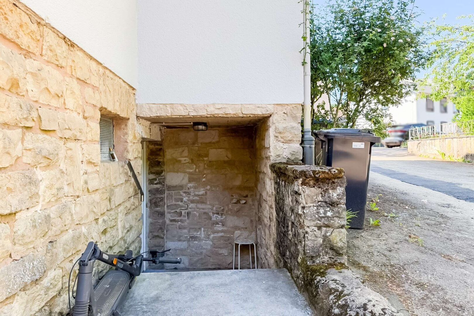 Außeneingang zum Keller