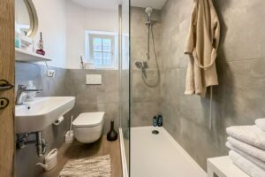 modernes Badezimmer 1.OG
