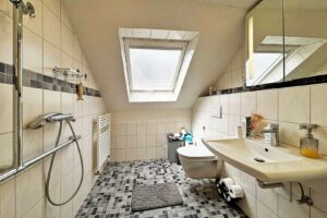 Badezimmer im Obergeschoss