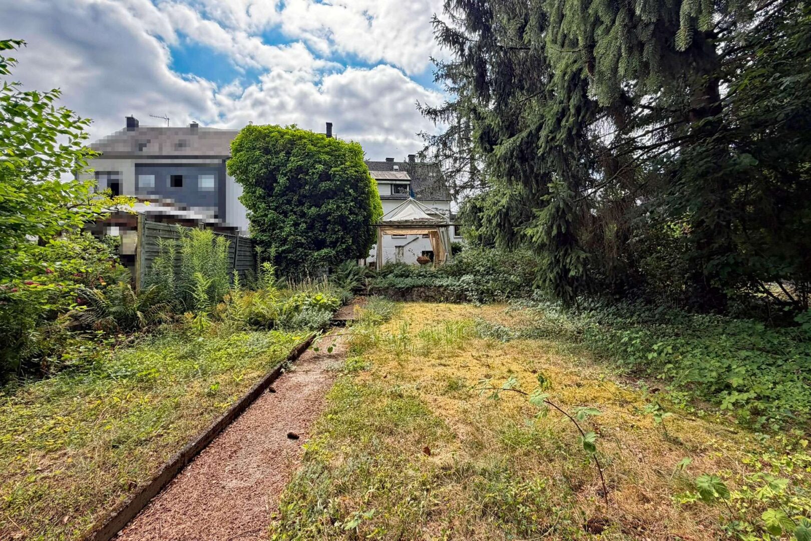 vorderer Gartenbereich