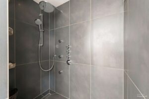 Dusche im DG Bad