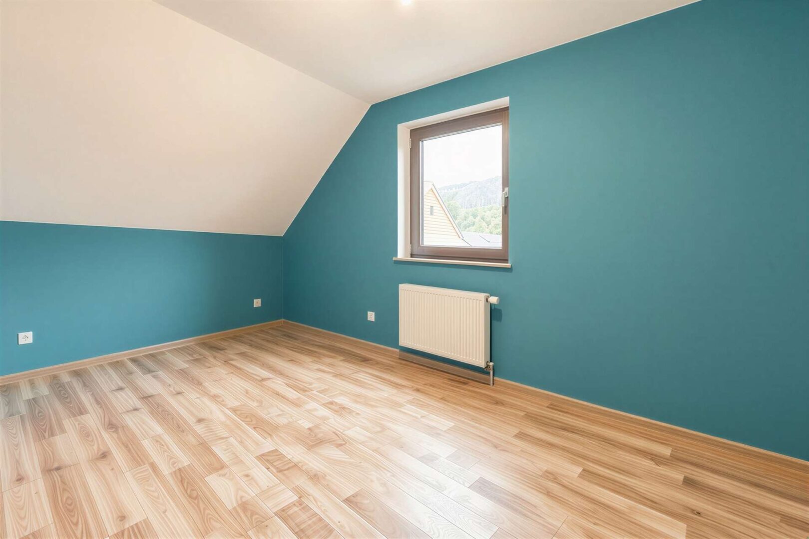 erstes Schlafzimmer im Obergeschoss (Einrichtung mit KI entfernt)