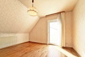 Schlafzimmer mit Balkon