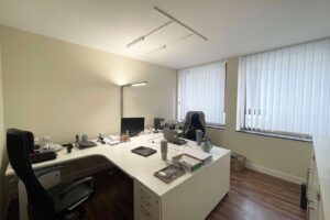 Büro für zwei Mitarbeiter