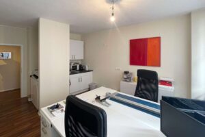 Büro mit Pantry Küche