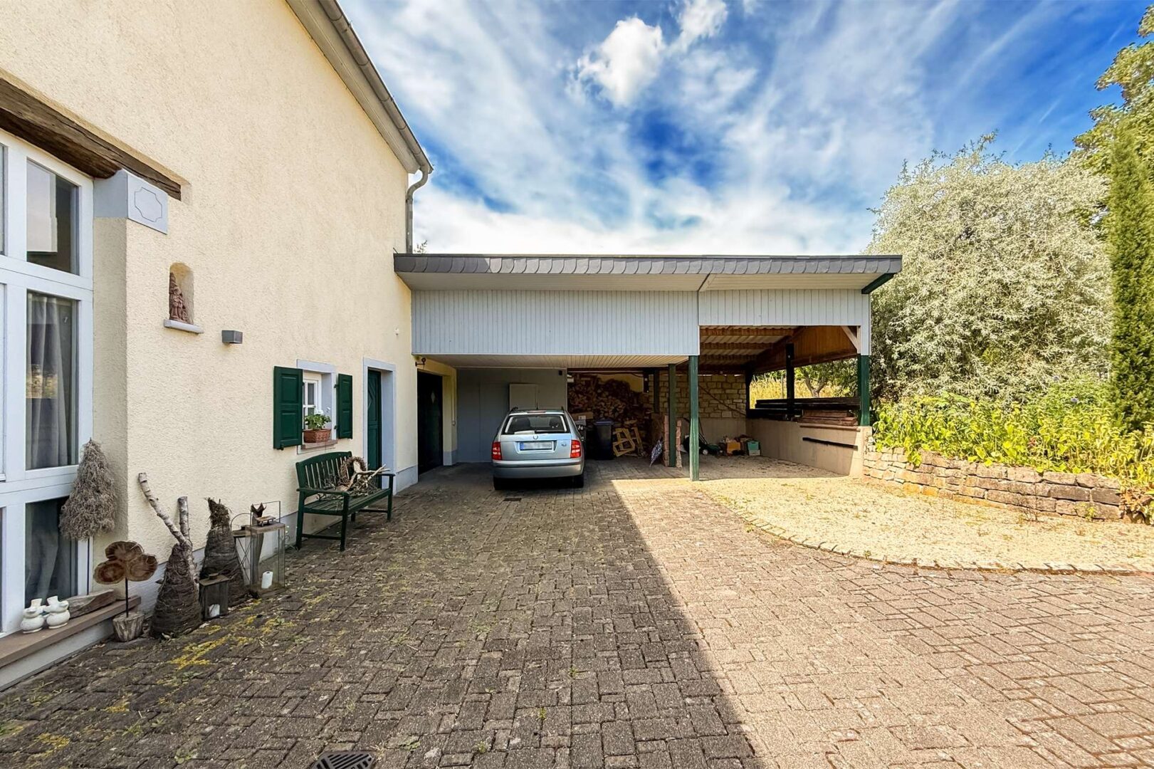 Carport für 2-3 Fahrzeuge