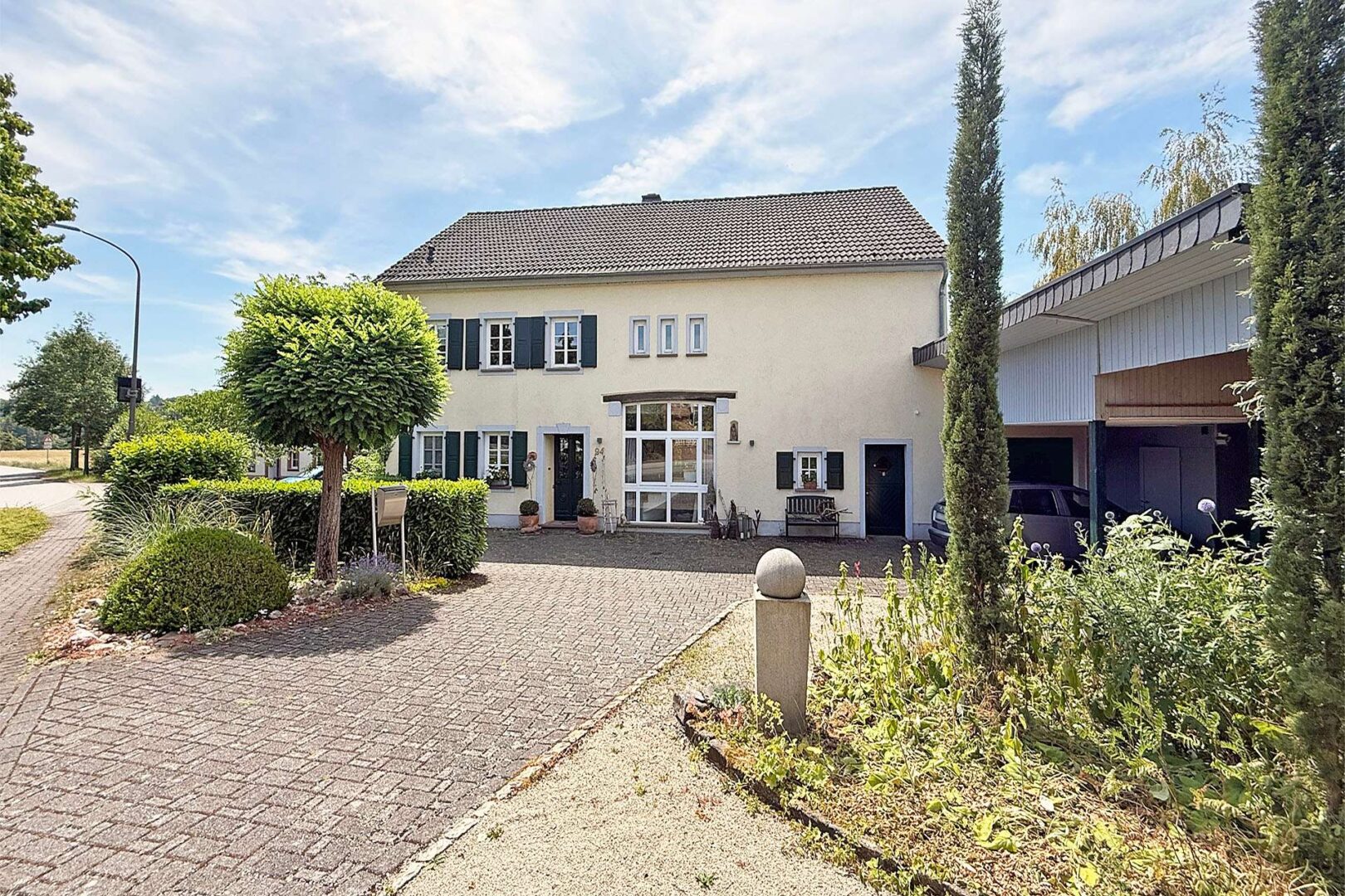 Straßenansicht