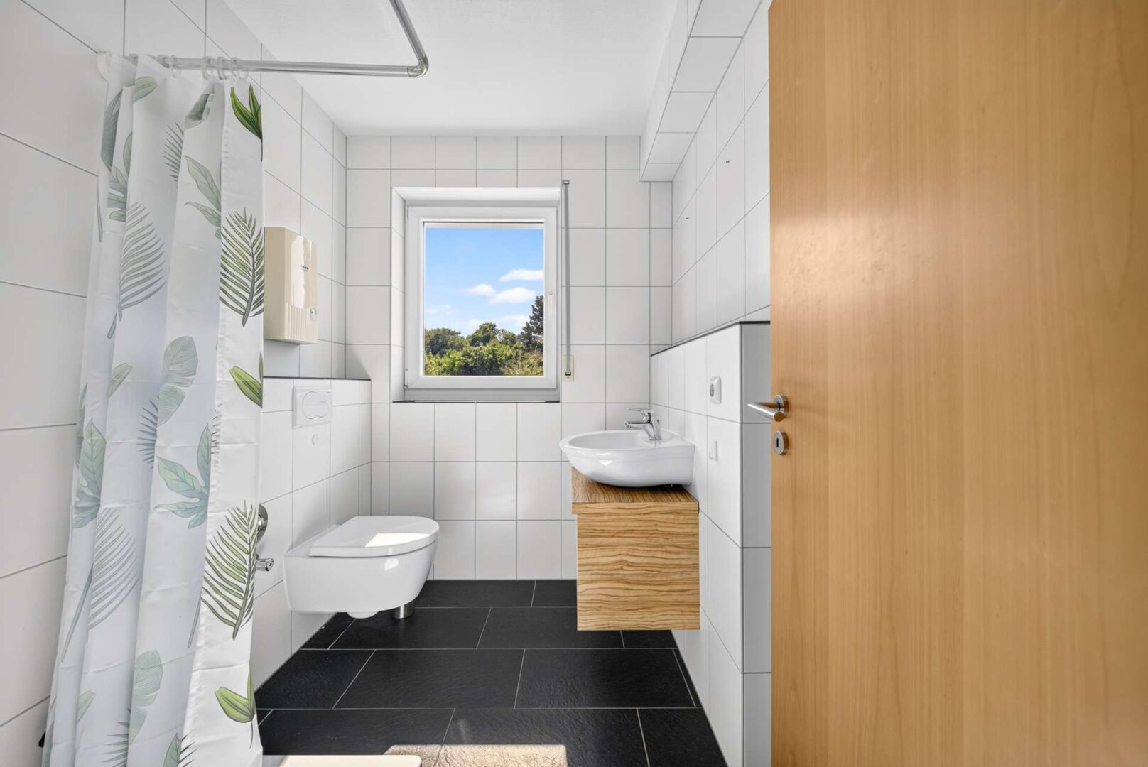 Badezimmer mit Fenster