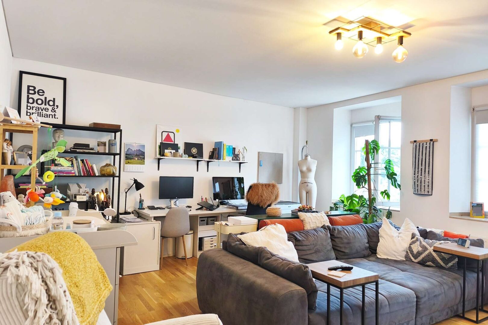 Wohnzimmer mit Blick zur Fußgängerzone