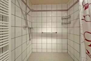Dusche im innenliegenden Bad EG