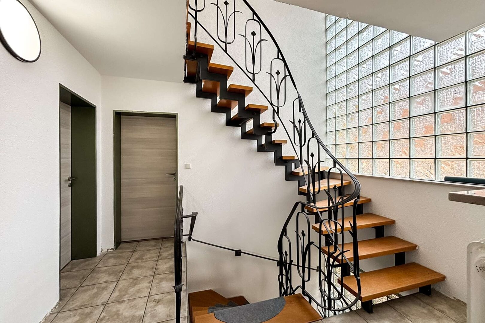Treppe ins Obergeschoss