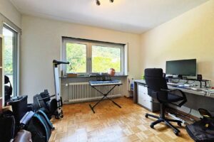 praktisches Arbeitszimmer