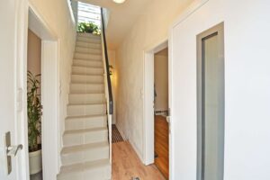 Flur mit Treppe