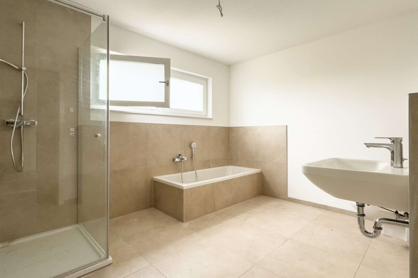 Badezimmer (EG)
