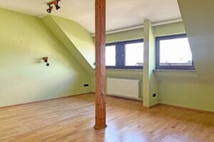 Großes Zimmer oben