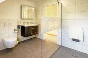 Badezimmer oben Bild 2