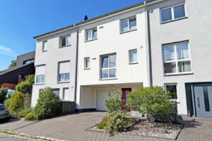 Attraktives Einfamilienhaus mit Garten und Garage in ruhiger Lage